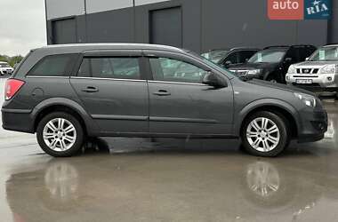 Универсал Opel Astra 2010 в Львове