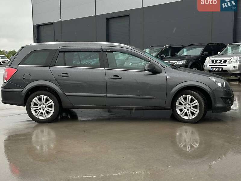 Универсал Opel Astra 2010 в Львове