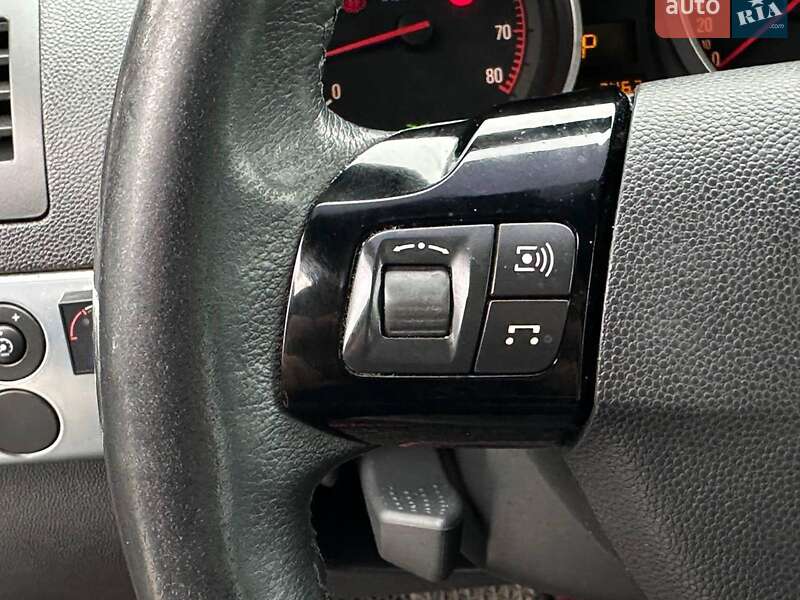 Универсал Opel Astra 2010 в Львове