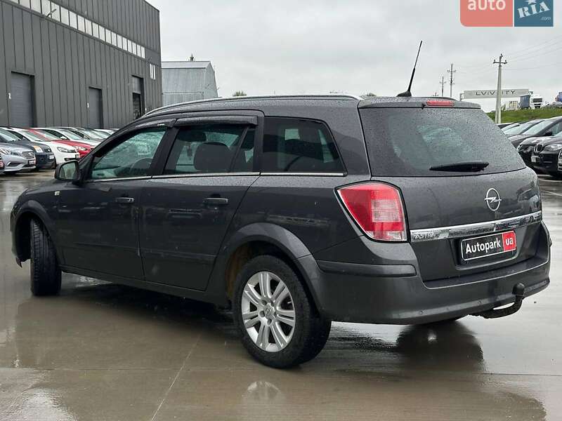 Универсал Opel Astra 2010 в Львове