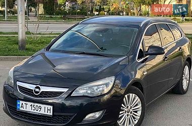 Универсал Opel Astra 2011 в Ивано-Франковске