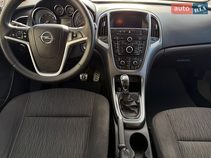 Универсал Opel Astra 2014 в Луцке