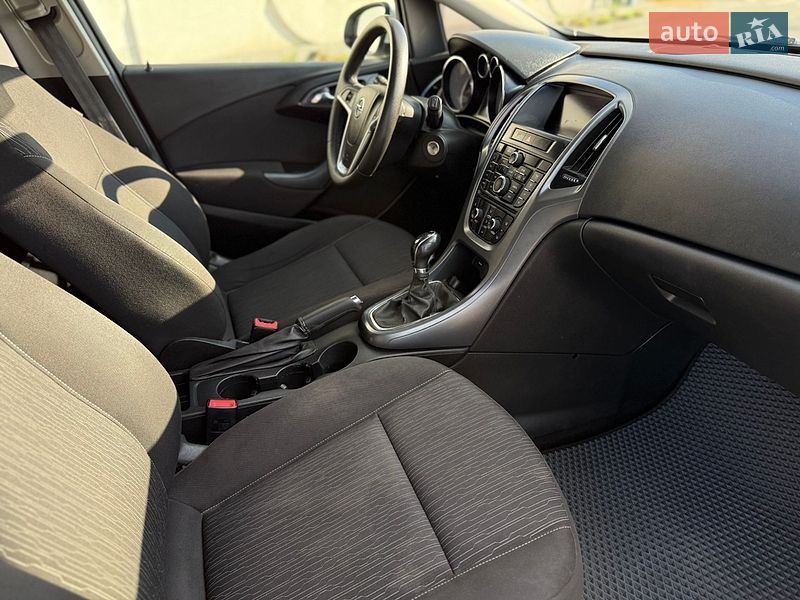 Универсал Opel Astra 2014 в Луцке