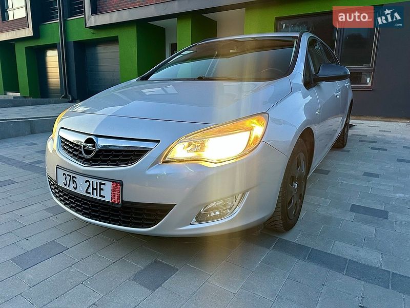 Универсал Opel Astra 2011 в Тернополе