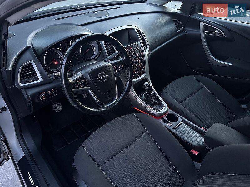 Универсал Opel Astra 2011 в Тернополе