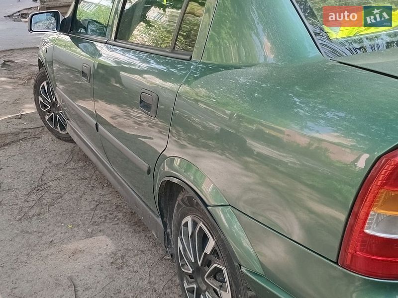 Седан Opel Astra 2006 в Хмельницком