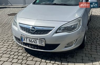Универсал Opel Astra 2011 в Ивано-Франковске
