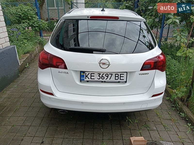Универсал Opel Astra 2011 в Днепре
