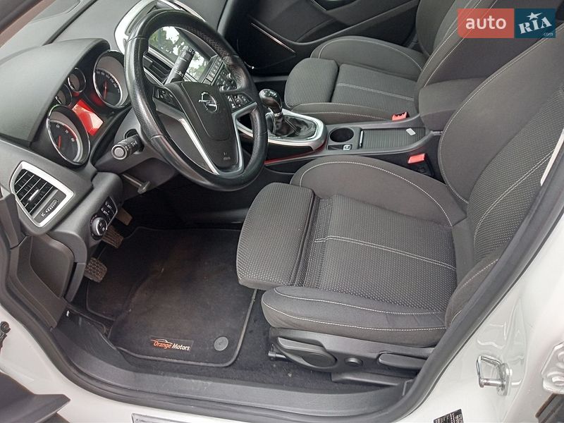 Универсал Opel Astra 2011 в Днепре