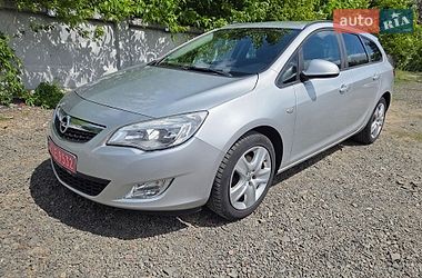 Универсал Opel Astra 2011 в Луцке