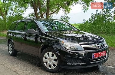 Универсал Opel Astra 2010 в Звягеле