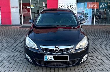 Універсал Opel Astra 2011 в Хусті