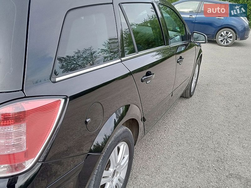 Універсал Opel Astra 2007 в Тернополі