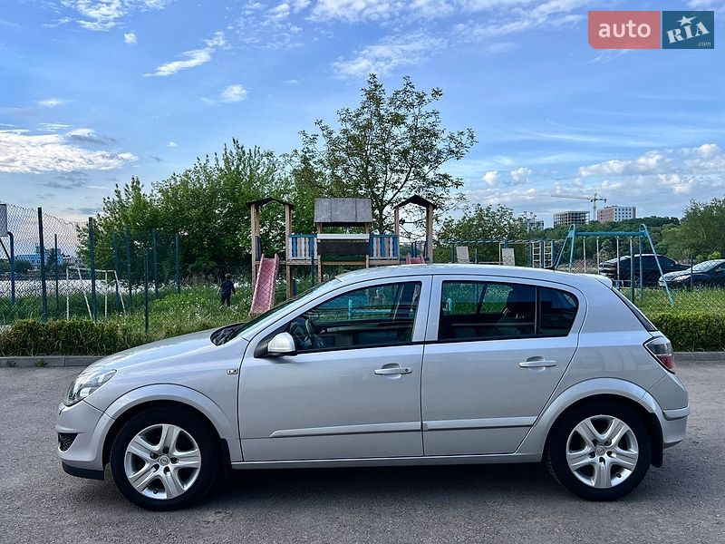 Хэтчбек Opel Astra 2009 в Ровно