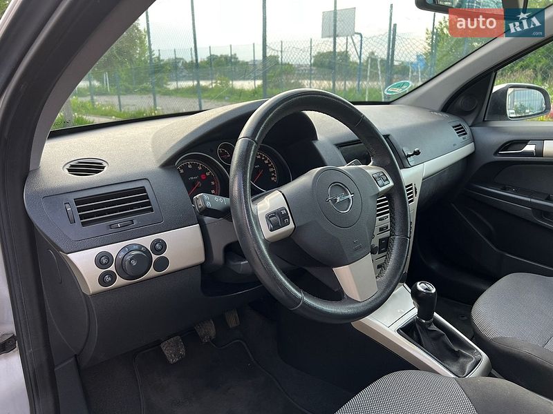 Хэтчбек Opel Astra 2009 в Ровно