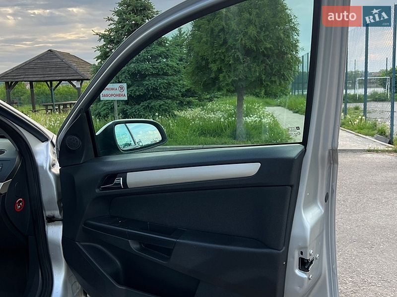 Хэтчбек Opel Astra 2009 в Ровно