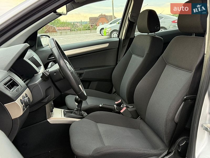 Хэтчбек Opel Astra 2007 в Харькове