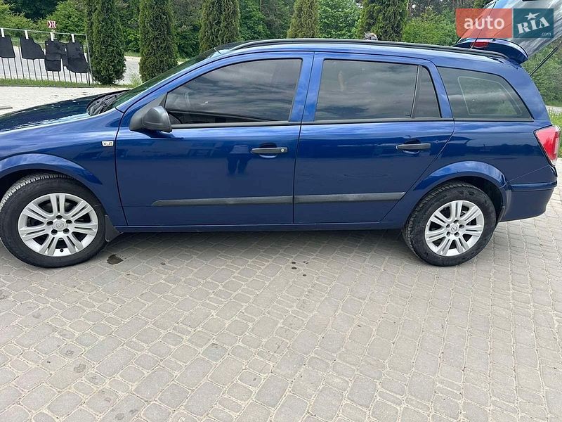 Универсал Opel Astra 2009 в Бучаче