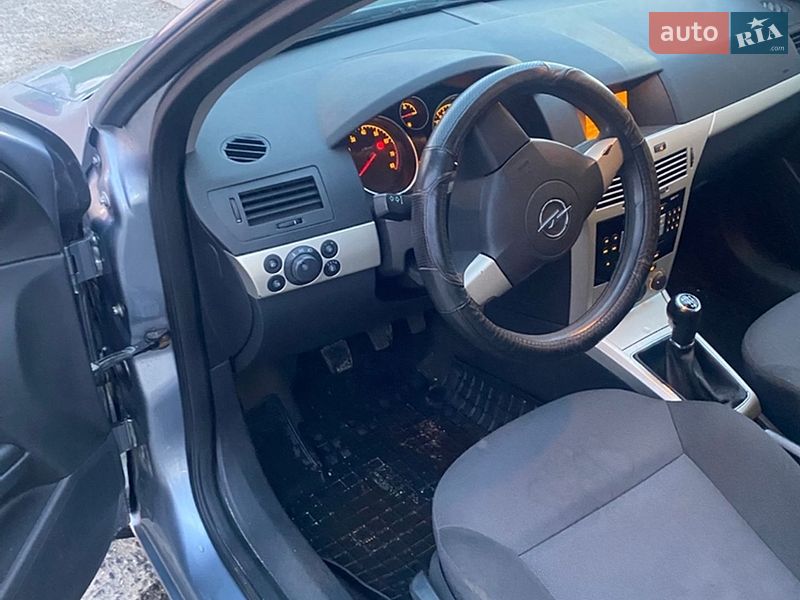 Хэтчбек Opel Astra 2008 в Олевске