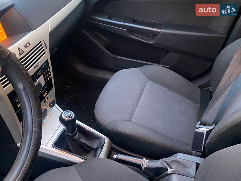 Хэтчбек Opel Astra 2008 в Олевске