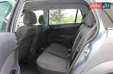 Универсал Opel Astra 2006 в Трускавце