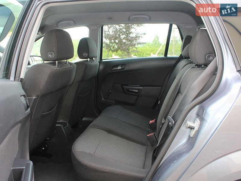 Универсал Opel Astra 2006 в Трускавце