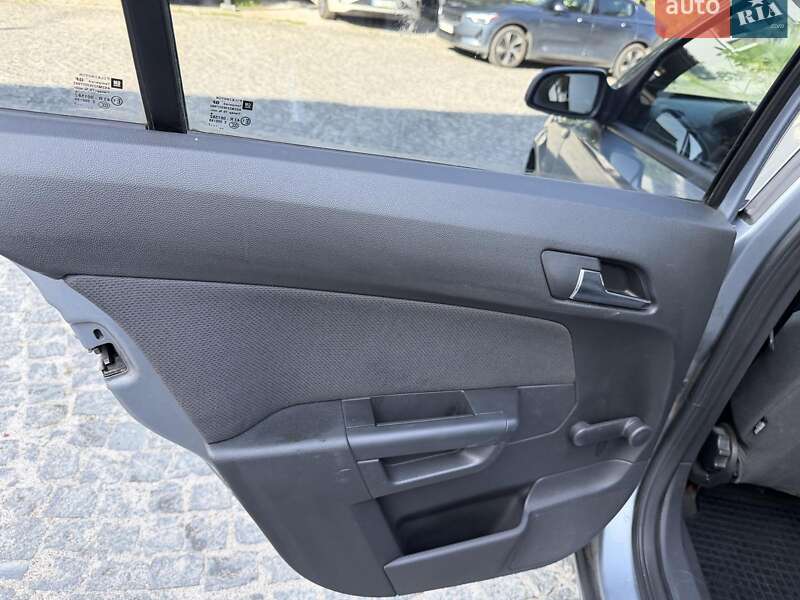Хэтчбек Opel Astra 2007 в Киеве