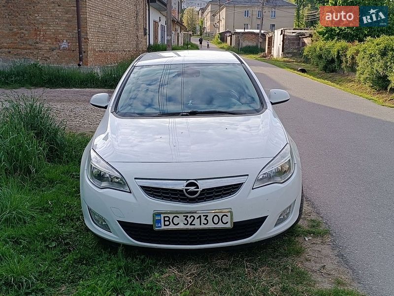 Хетчбек Opel Astra 2010 в Дрогобичі