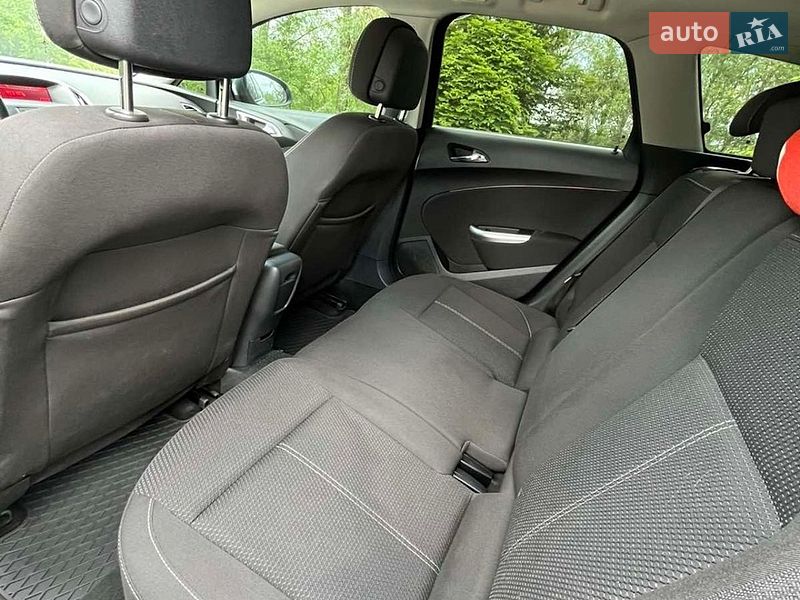 Универсал Opel Astra 2012 в Дрогобыче