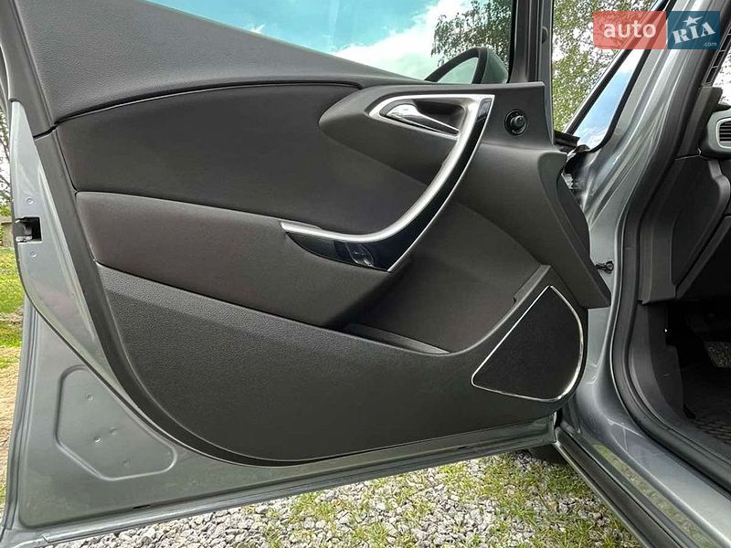 Универсал Opel Astra 2012 в Дрогобыче