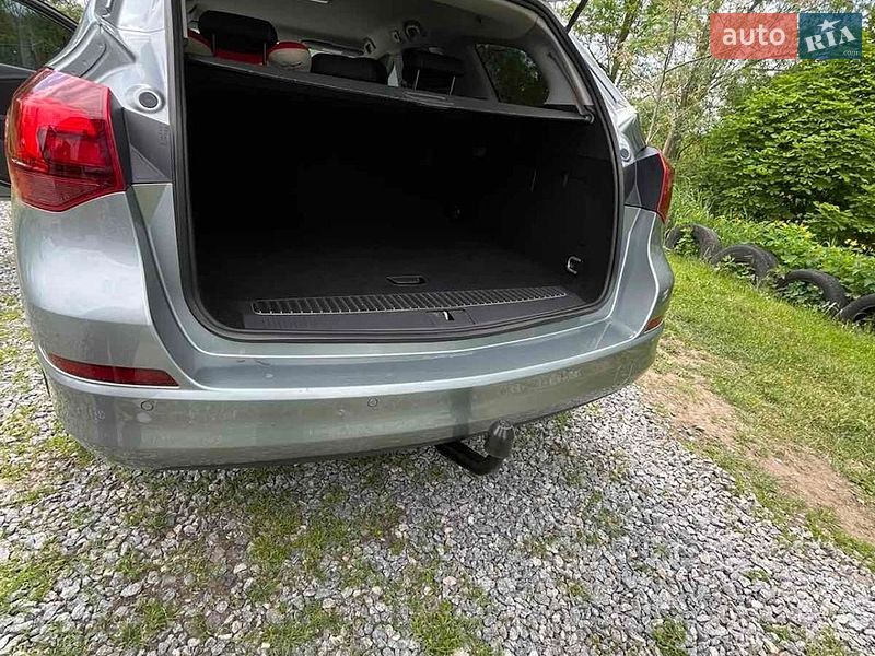 Универсал Opel Astra 2012 в Дрогобыче