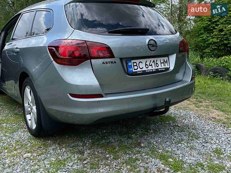 Универсал Opel Astra 2012 в Дрогобыче