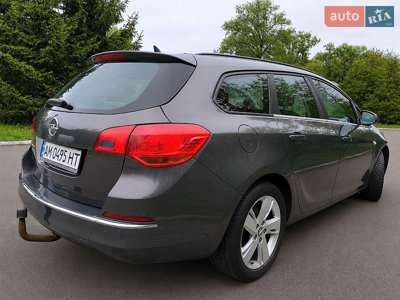 Универсал Opel Astra 2013 в Житомире