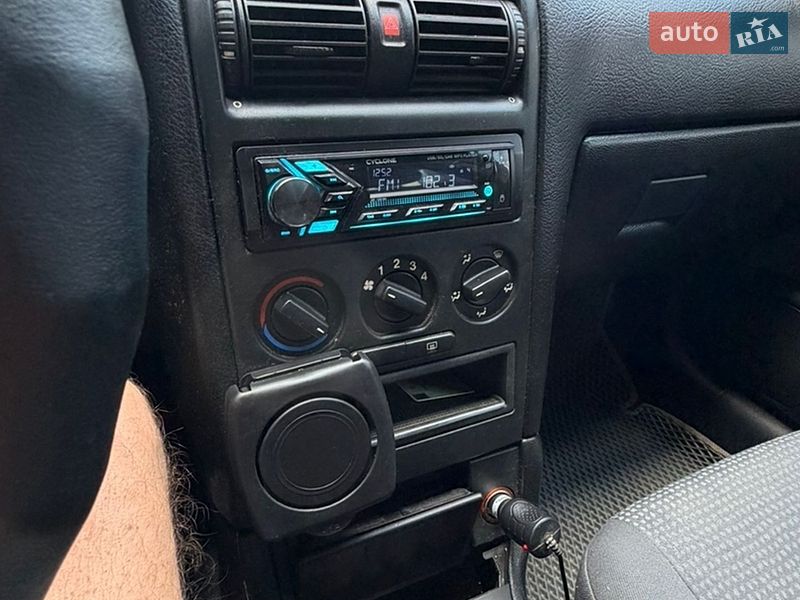 Седан Opel Astra 2006 в Полтаве