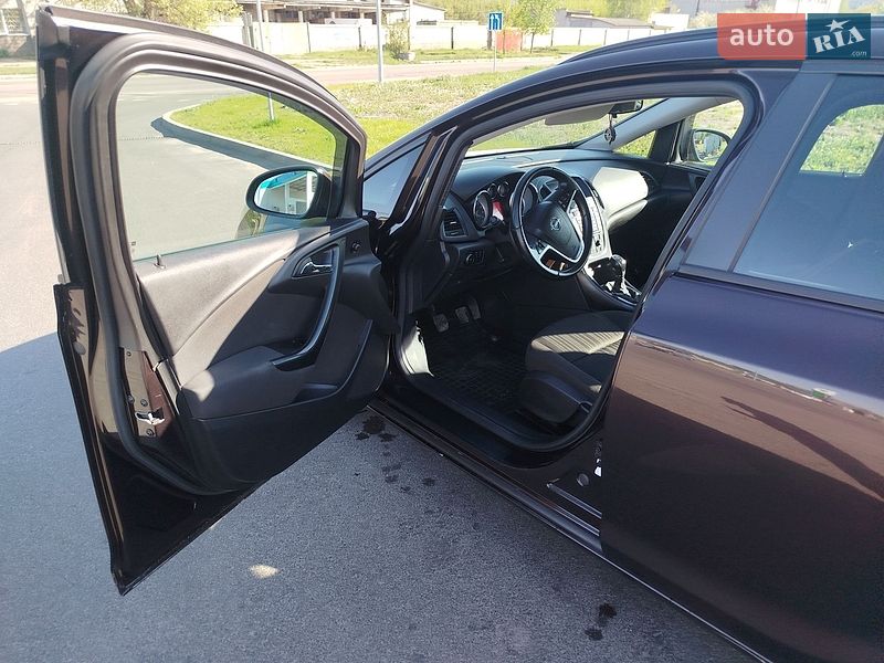 Универсал Opel Astra 2012 в Шостке