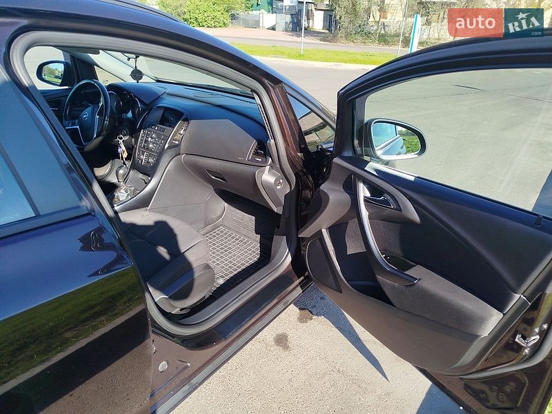 Универсал Opel Astra 2012 в Шостке