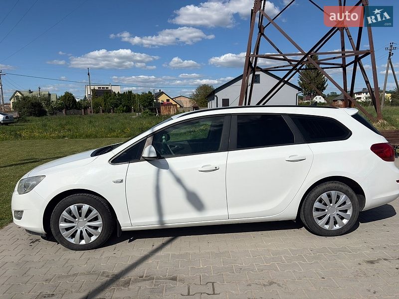 Универсал Opel Astra 2011 в Оброшином