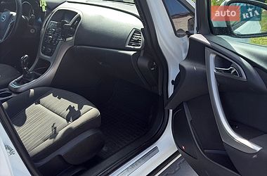 Универсал Opel Astra 2011 в Оброшином