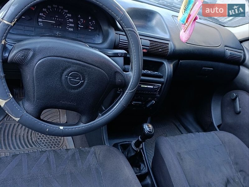 Универсал Opel Astra 1996 в Дубно