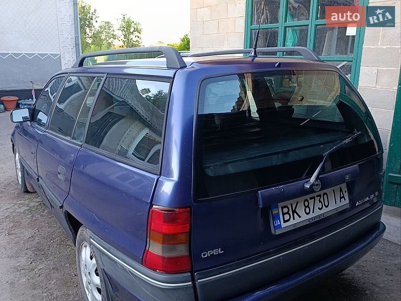 Универсал Opel Astra 1996 в Дубно