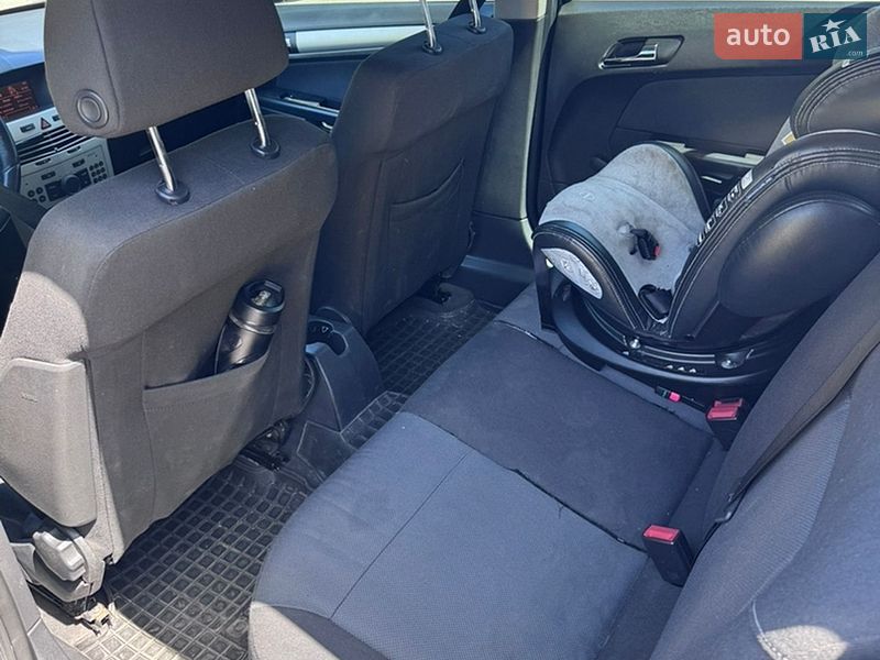 Хэтчбек Opel Astra 2007 в Луцке