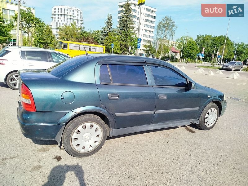 Седан Opel Astra 2005 в Львове