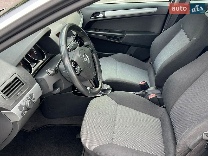 Универсал Opel Astra 2010 в Запорожье