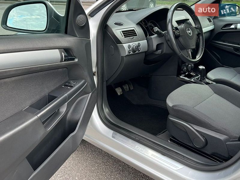 Универсал Opel Astra 2010 в Запорожье