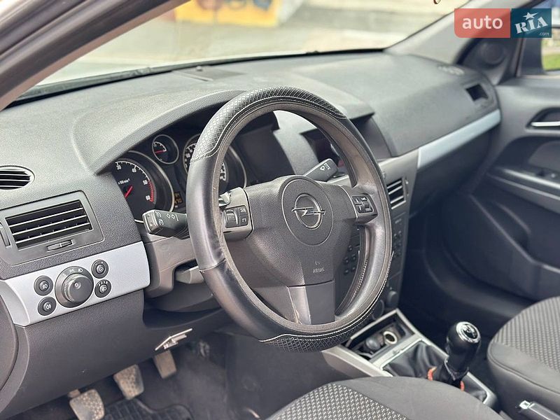 Универсал Opel Astra 2005 в Николаеве