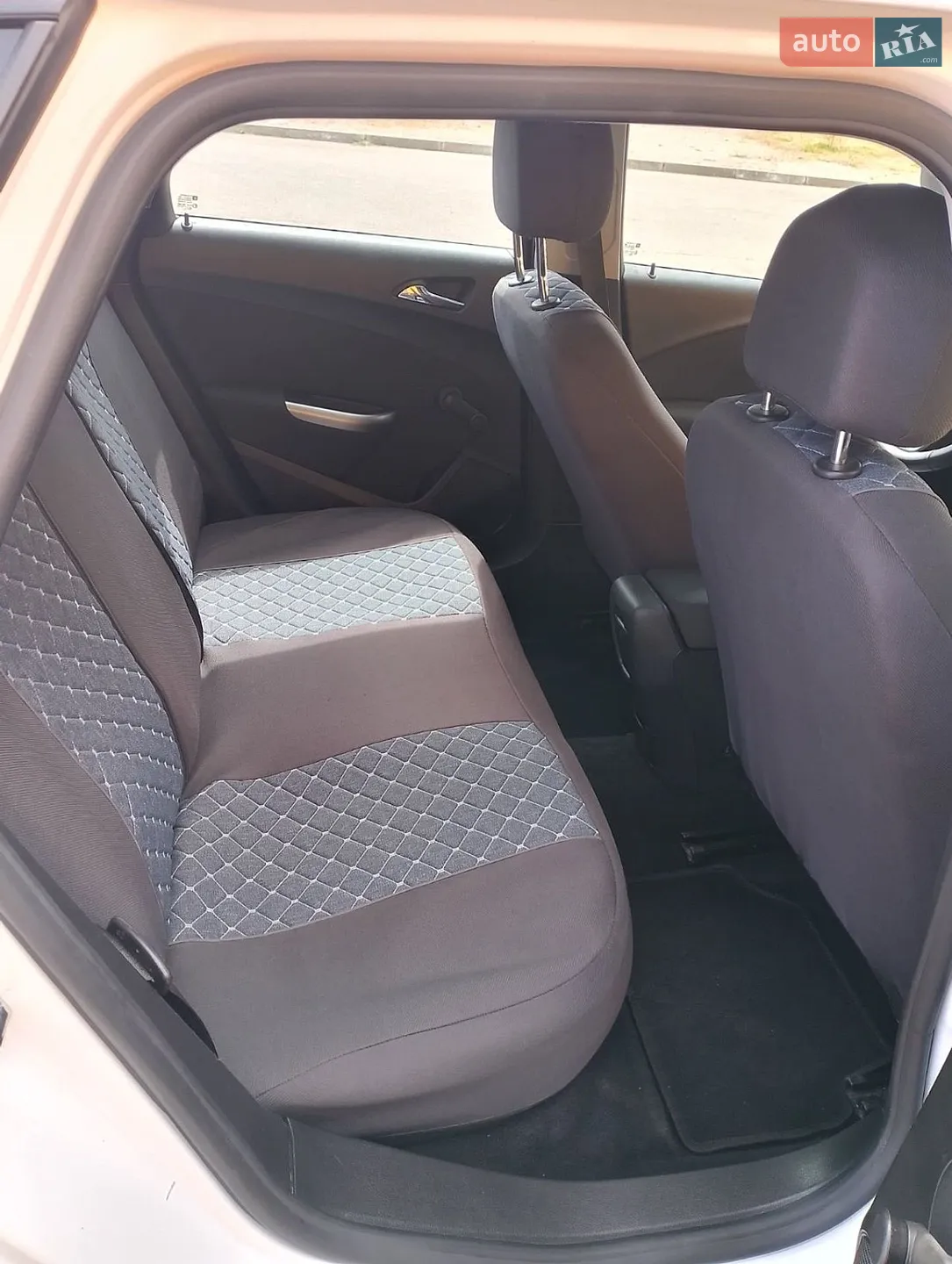 2010 Opel Astra - мініатюра 11