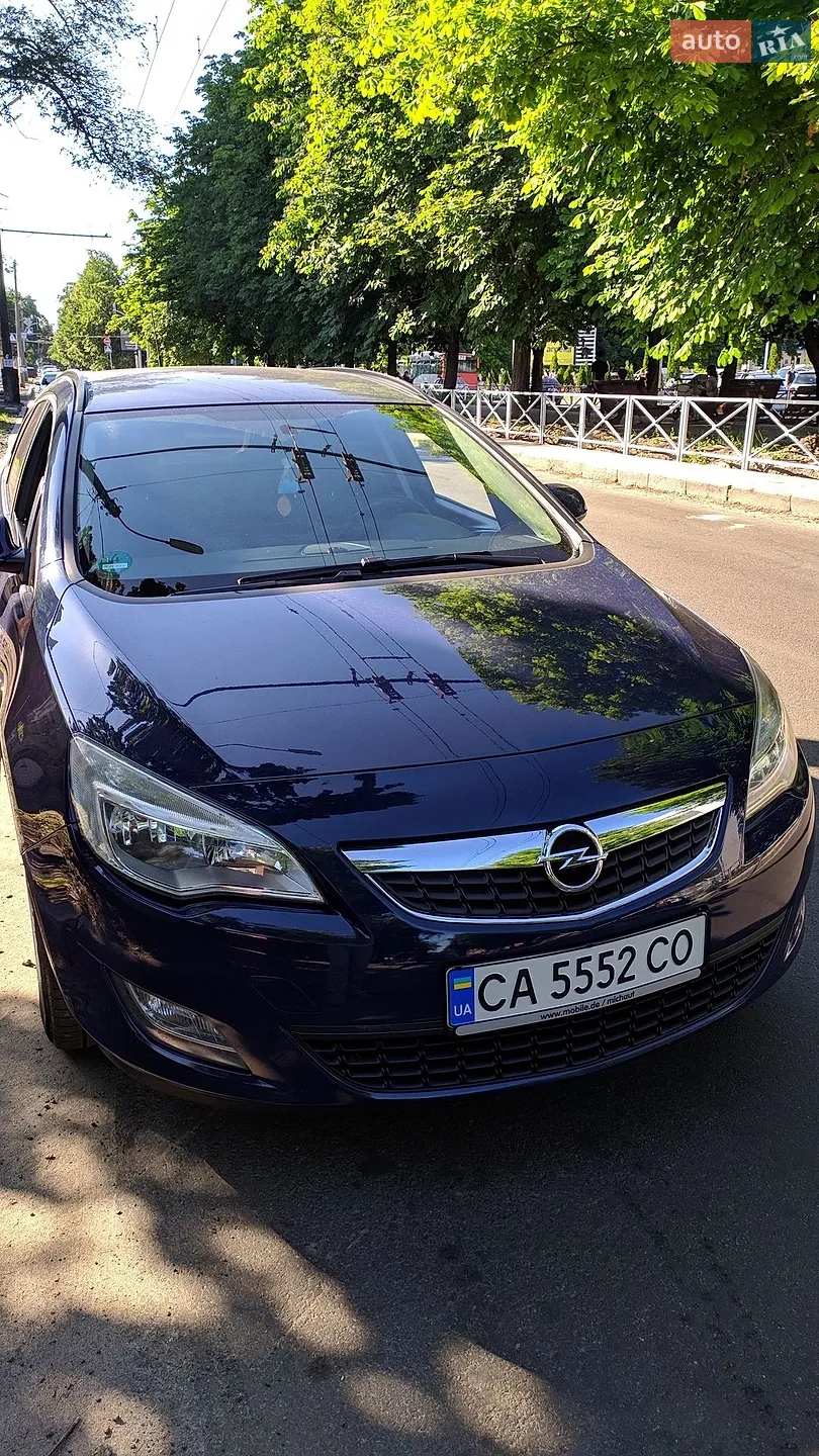 2011 Opel Astra - фото 1