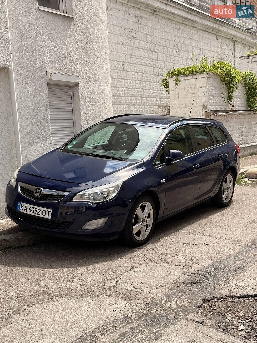 2011 Opel Astra - фото 1