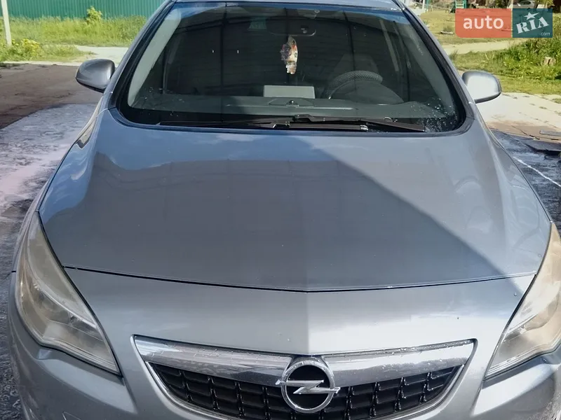 Opel Astra 2011