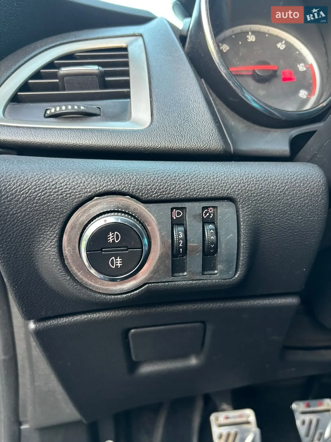 2011 Opel Astra - мініатюра 28
